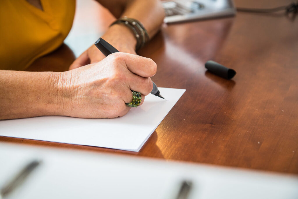 Vertrauen ist wichtig, wenn man sich bei der Erstellung eines Testaments helfen lässt - der eigene freie Willen muss aber gewahrt bleiben.